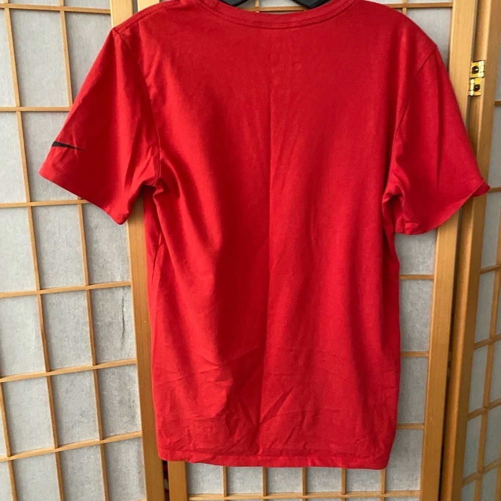 Nike Shirt Men’s Small Red Swoosh Dri Fit Graphic Performance Tee Athletic Cut - Picture 5 of 5